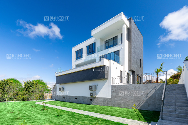 Дом с видом на море и Сириус