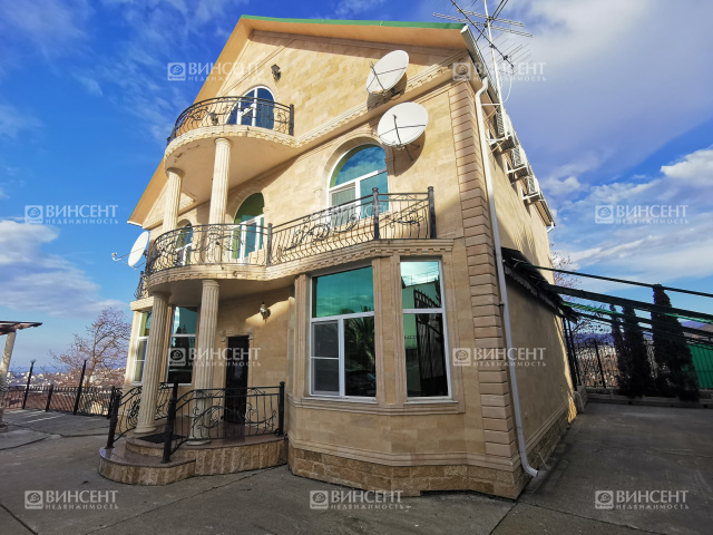 Дом в Центральном районе Сочи с большим участком