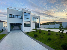 Дом в Сочи у моря с бассейном