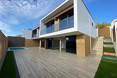 Дом в Сочи с бассейном и видом на море