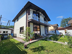 Дом с видом на горы в живописном районе