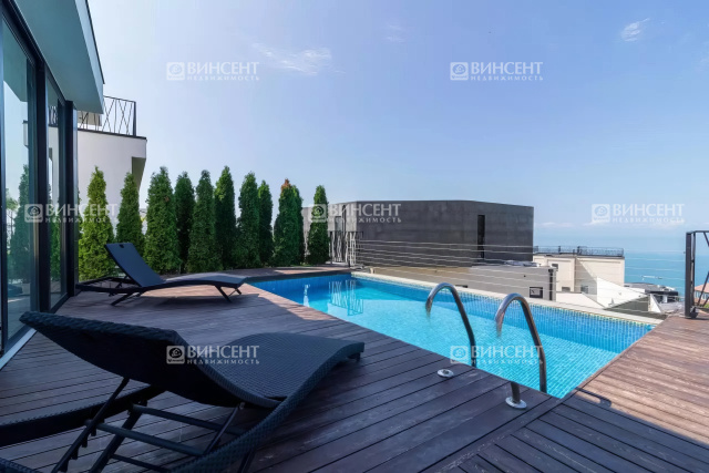 Элитный дом с бассейном и видом на море