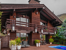 Авторское шале с панорамным видом на горы. Роскошь и уединение.