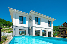 Дом с ровным участком в центре Сочи