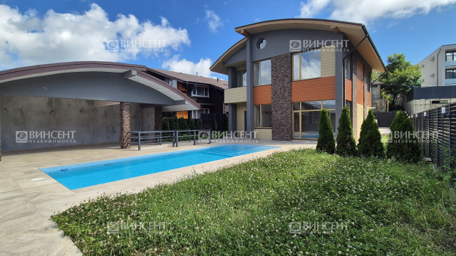 Новый дом с ремонтом, бассейном и видом на горы