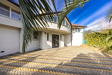 Шикарный дом в Сочи с бассейном у моря и панорамным видом