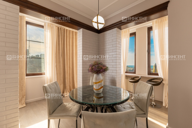 Просторная видовая квартира в центре города       