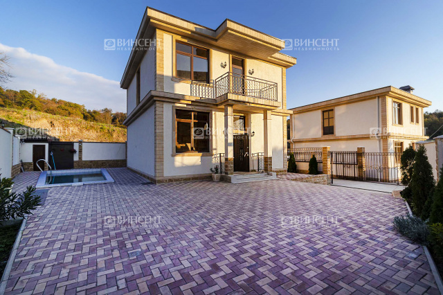 Дом с бассейном в Адлере