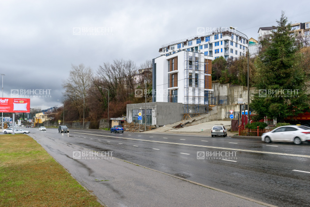 Здание на 1 линии в центре Сочи