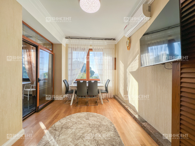 Квартира с видом на море в окружении парка