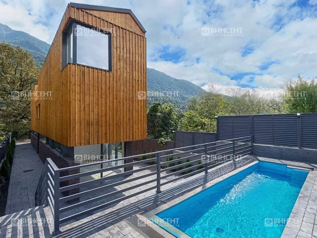 Современный дуплекс в центре Красной Поляны с видом на горы и реку