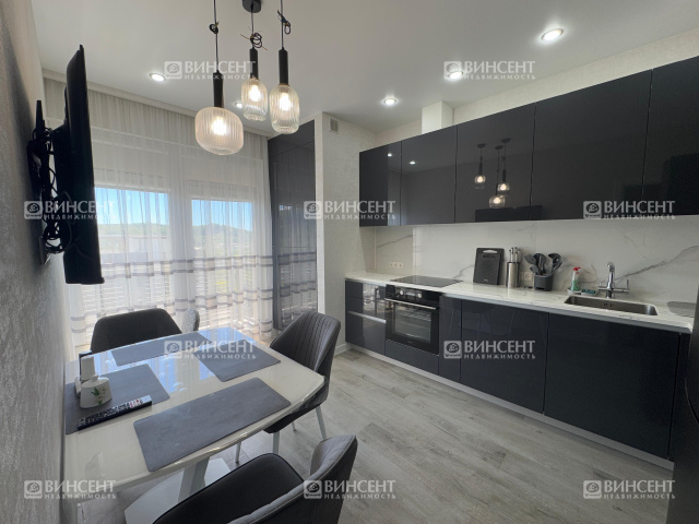 Квартира с двумя спальнями и большой террасой с видом на море