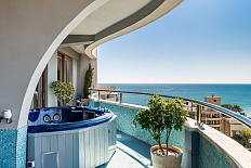 Просторная квартира в Сочи на первой береговой с террасой