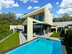 Дом в Сочи с современным ремонтом и видом на море