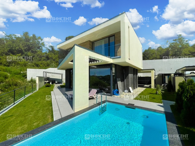 Дом в Сочи с современным ремонтом и видом на море