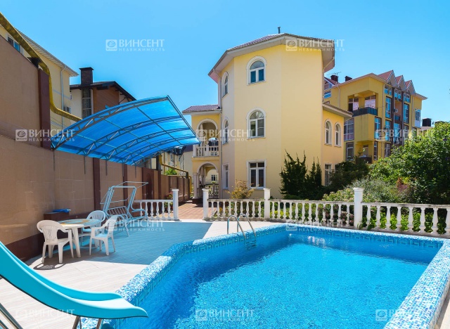 Дом с бассейном рядом с морем 