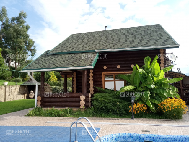 Дом с басcейном