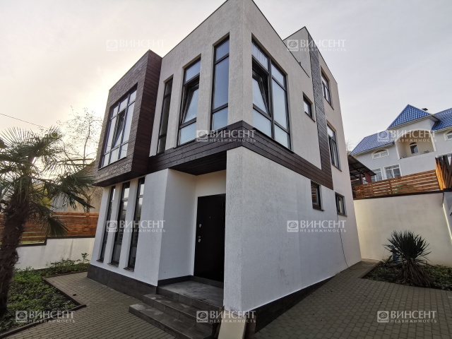 Дом в стиле Хай-Тек в центре города Сочи