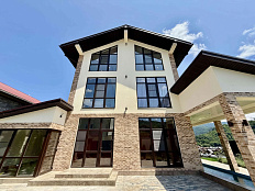 Дом с бассейеном в Сочи у речки с видом на море