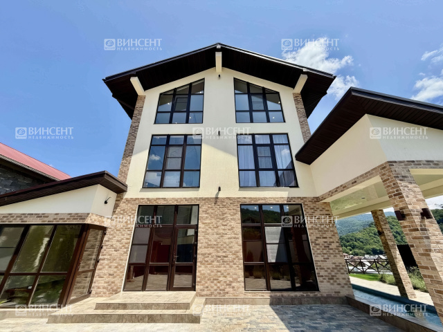 Дом с бассейеном в Сочи у речки с видом на море