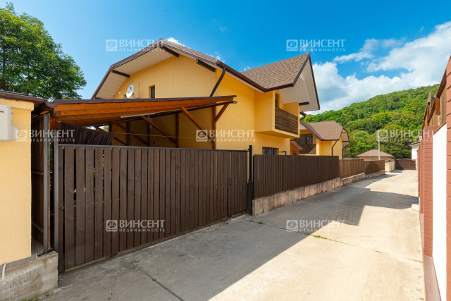 Уютный дом с ремонтом в коттеджном поселке