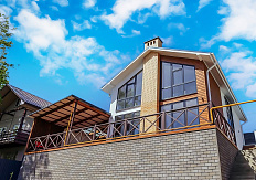 Дом в Сочи в стиле Шале в окружении национального парка