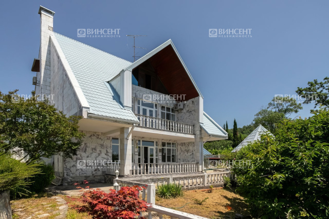 Уютный дом с бассейном в Сочи