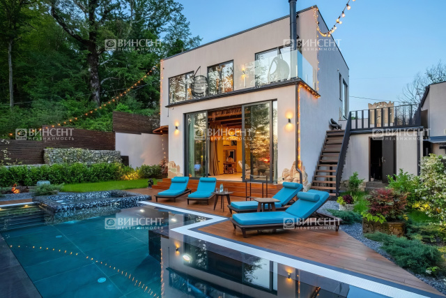 Дом у моря в стиле Бали с бассейном