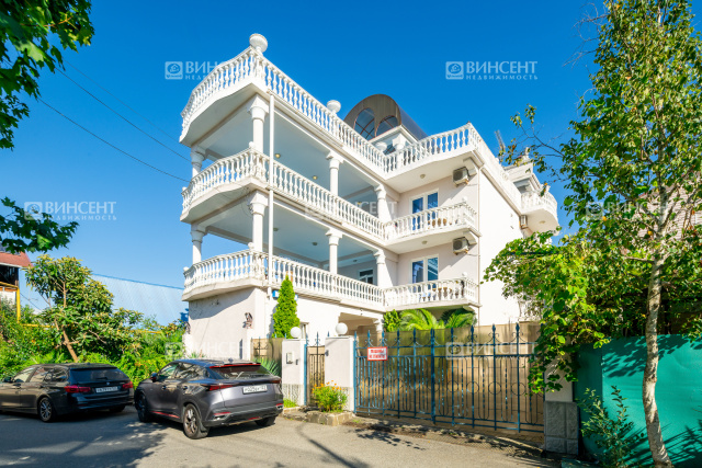 Гостиница в центре Адлера