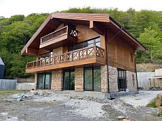 Дом в Красной поляне у озера