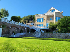 Шикарная вилла в Сочи с бассейном