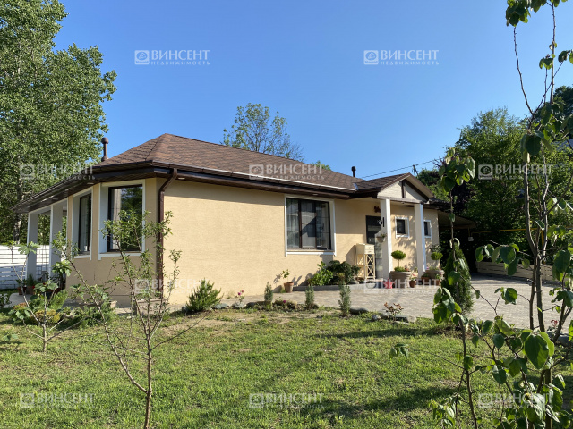 Уютный дом с ремонтом в тихом месте