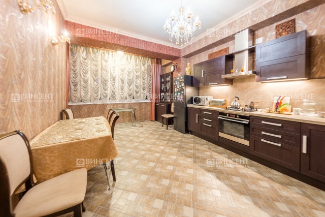 Голенева трехкомнатная с ремонтом