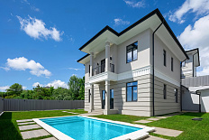 Дом с бассейном в Сириусе