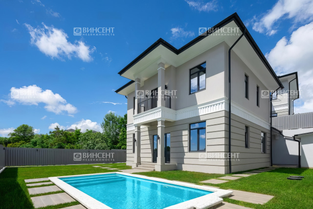 Дом с бассейном в Сириусе