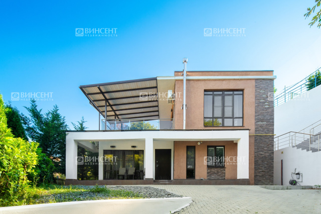 Дом с бассейном в Адлере