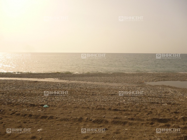 Земля на берегу моря