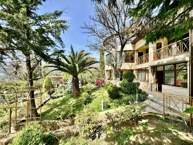 Приватная Вилла с шикарным садом