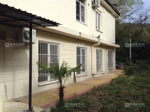 Отдельно стоящее торгово-офисное здание в Хосте