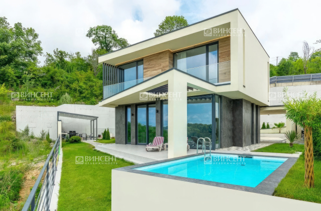 Дом в стиле Хай Тек с бассейном в Сочи у моря