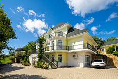 Большое домовладение в Адлере