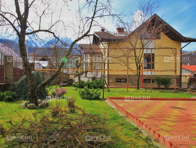 Дом с участком в центре горного курорта