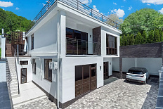 Современный дом в Сочи в самом центре