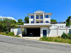 Дом в классическом стиле в черте города