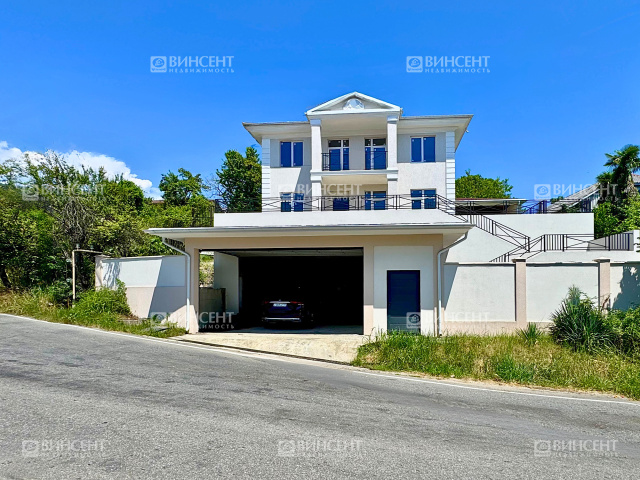 Дом в классическом стиле в черте города