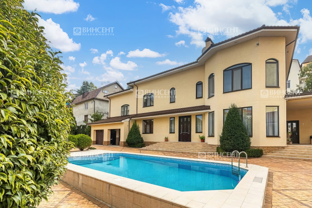 Классическая вилла в Сочи с бассейном