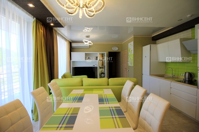 Трехкомнатная квартира с ремонтом в уютном комплексе