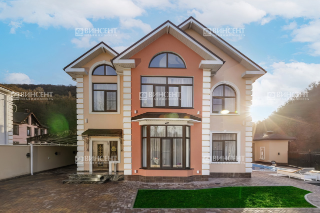 Коттедж в Сочи на берегу реки