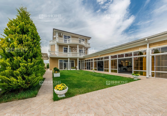 Вилла в классическом стиле в центре Сочи с видом на море