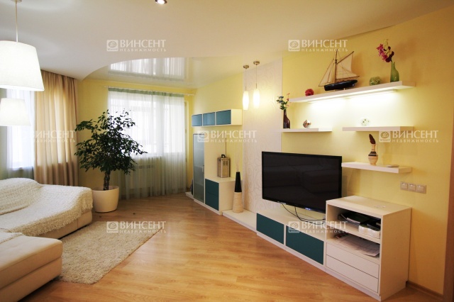 Четырех-комнатная у "Ривьеры"